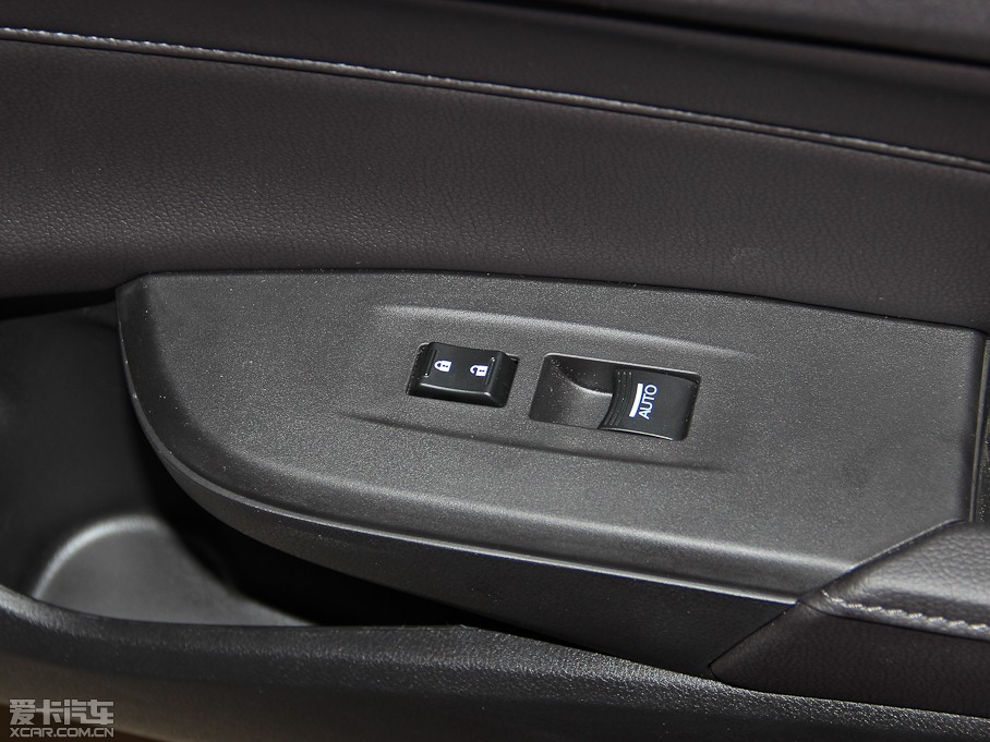 2013��֎��ILX 2.0L �ԄӾ��J��