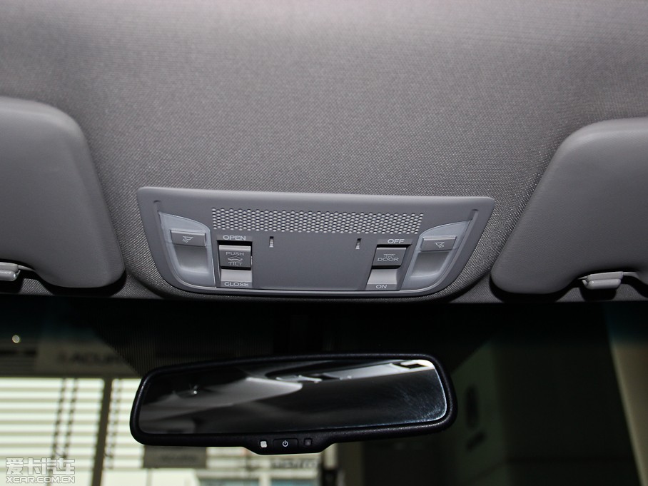 2013��֎��ILX 2.0L �ԄӾ��J��