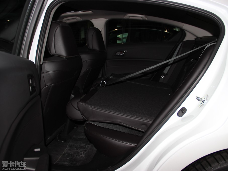 2013��֎��ILX 2.0L �ԄӾ��J��