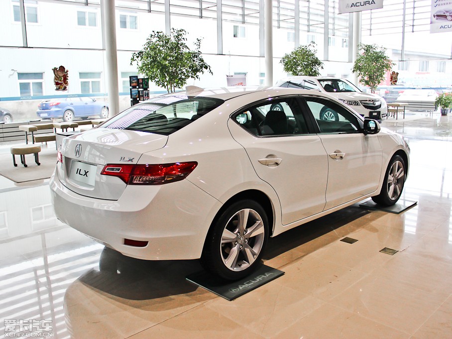 2013��֎��ILX 2.0L �ԄӾ��J��