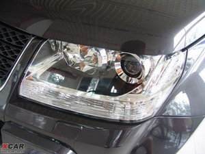 2009款2.4L 5门手动版 大灯