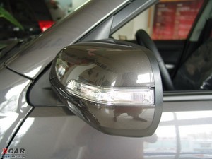 2009款2.4L 5门手动版 后视镜