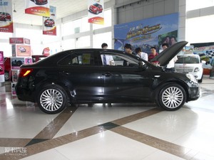 2010款2.4L 四驱运动导航版 整体外观