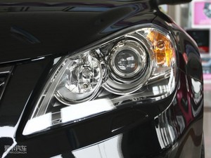 2010款2.4L 四驱运动导航版 大灯