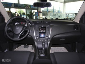 2010款2.4L 四驱运动导航版 内饰全景