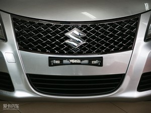 2010款2.4L 两驱标准版 中网