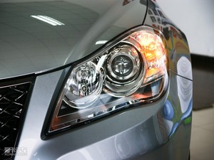 2010款2.4L 两驱标准版 大灯