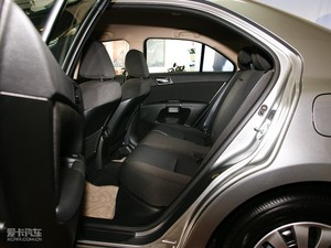 2010款2.4L 两驱标准版 后排空间