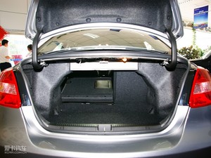 2010款2.4L 两驱标准版 行李厢空间