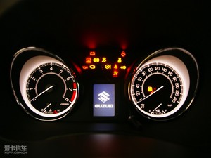 2010款2.4L 两驱标准版 仪表