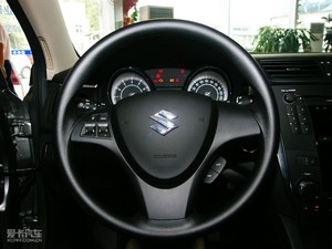 2010款2.4L 两驱标准版 方向盘