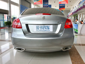 2010款2.4L 两驱豪华版 正后	