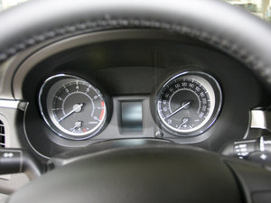 2010款2.4L 两驱豪华版 仪表