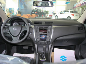 2010款2.4L 两驱豪华版 内饰全景