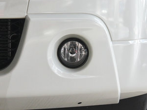 2011款2.4L JX-EH 3门自动版 前雾灯