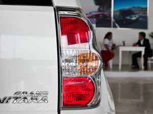 2011款2.4L JX-EH 3门自动版 尾灯