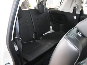 2011款2.4L JX-EH 3门自动版 后排空间