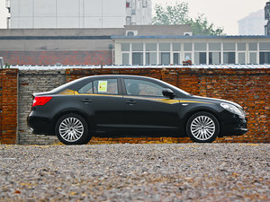2012款2.4L CVT两驱限量版 整体外观