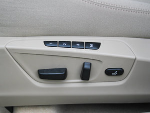 2012款2.4L CVT两驱限量版 主驾驶座椅调节