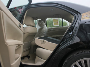 2012款2.4L CVT两驱限量版 后排座椅放倒
