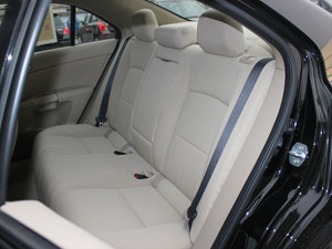 2012款2.4L CVT两驱限量版 后排座椅