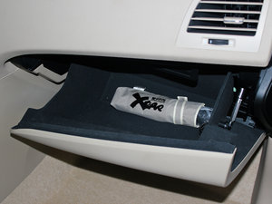 2012款2.4L CVT两驱限量版 手套箱