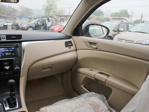 2012款2.4L CVT两驱限量版 中控区