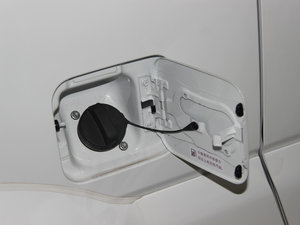 2012款1.3L 手动JLX 油箱盖