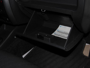 2012款1.3L 手动JLX 手套箱