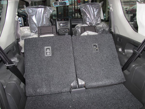 2012款1.3L 手动JLX 后排座椅放倒