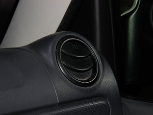 2012款1.3L 手动JLX 中控区