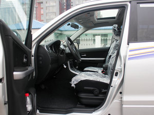2012款2.4L JX-EH 5门限量版 前排空间