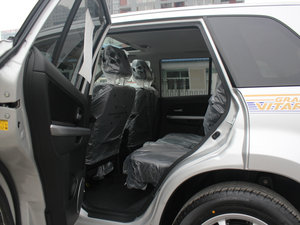 2012款2.4L JX-EH 5门限量版 后排空间