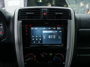 2015款1.3L 自动 Mode3导航版 中控区