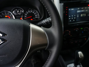 2015款1.3L 自动 Mode3导航版 中控区