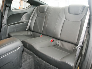 2009款2.0T 靓雅自动版 后排空间