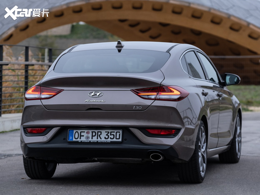 2020��i30(����) Fastback Hybrid �W�ް�