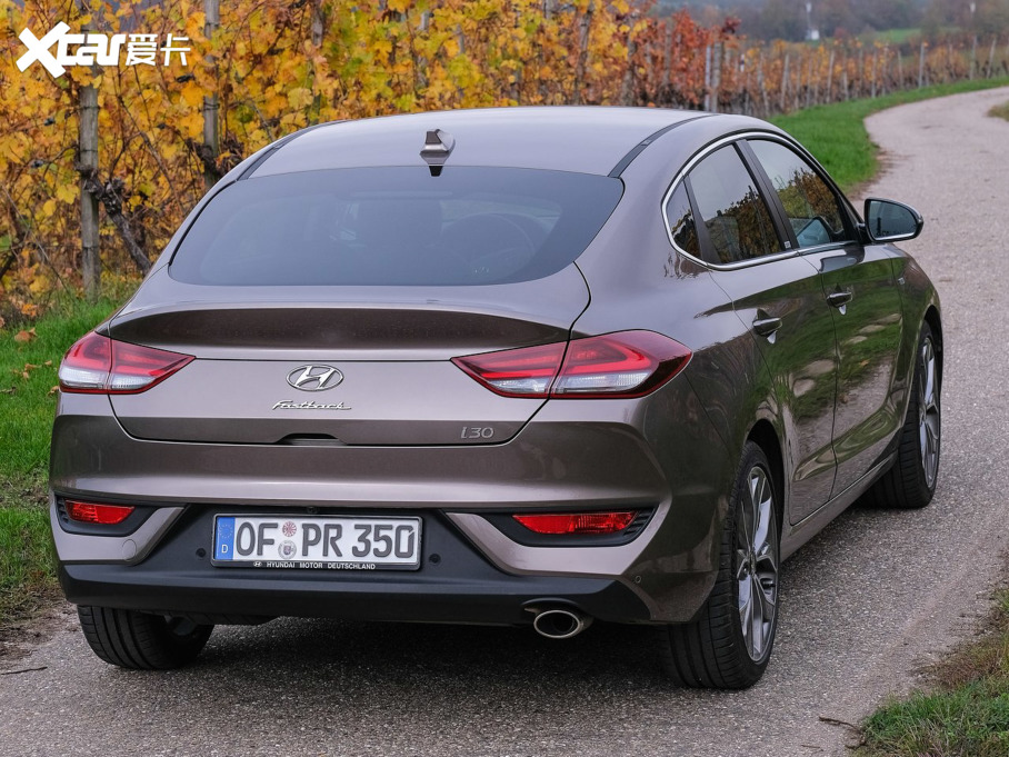 2020��i30(����) Fastback Hybrid �W�ް�