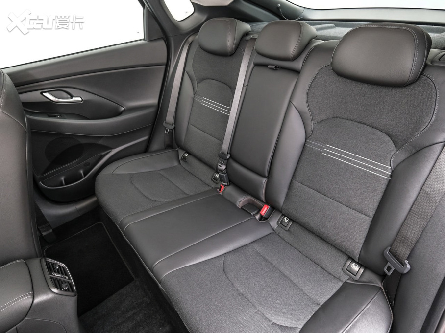 2020��i30(����) Fastback Hybrid �W�ް�