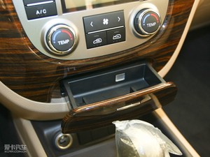 2010款2.4L  四驱舒适版 中控区