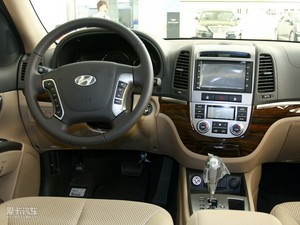 2010款2.4L  四驱舒适版 中控区