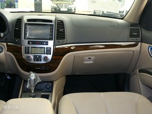 2010款2.4L  四驱舒适版 中控区