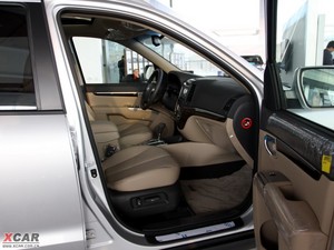 2010款2.4L 四驱豪华版 前排空间