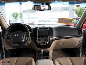 2010款2.4L 四驱豪华版 内饰全景