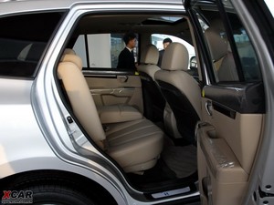 2010款2.4L 四驱豪华版 后排空间