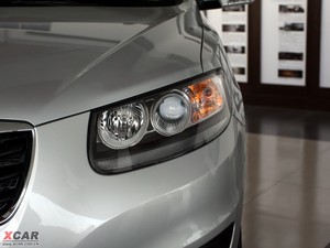 2010款2.4L 四驱豪华版 大灯