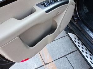 2011款2.4L 五座两驱舒适版 前门储物空间