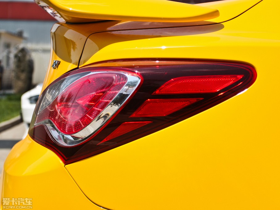 2012��ڶ�˹���� 2.0T �Ԅ�(d��ng)Brembo��