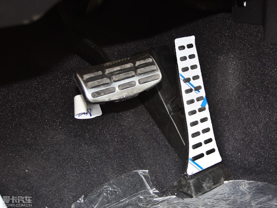 2012��ڶ�˹���� 2.0T �Ԅ�(d��ng)Brembo��