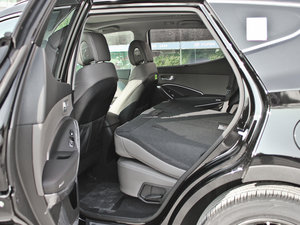 2013款3.0L 自动四驱旗舰版 7座 欧IV 后排座椅放倒
